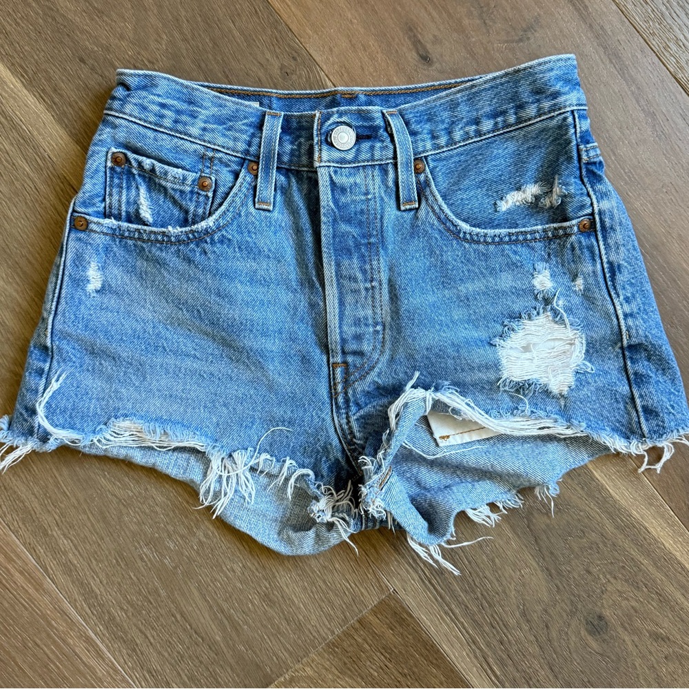 Levi’s 501 shorts. Super cute just too small for me now. Size 24